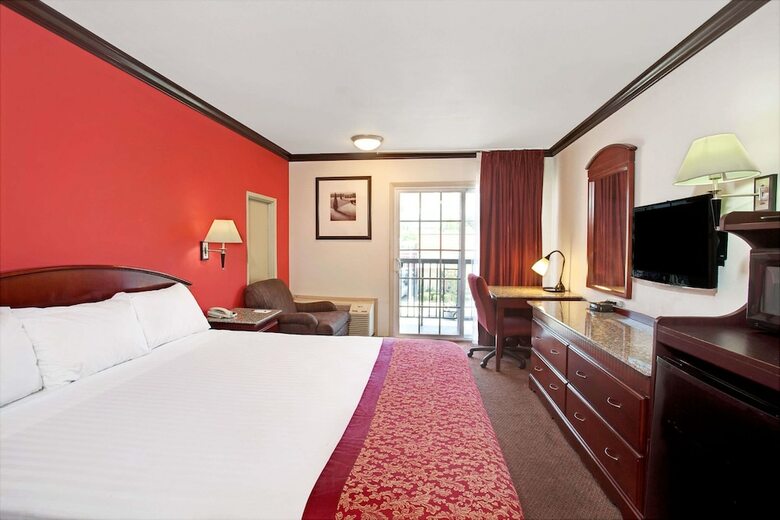 Motel Ramada By Wyndham Pasadena