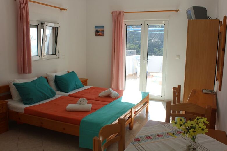Aaron Studios Apartments
