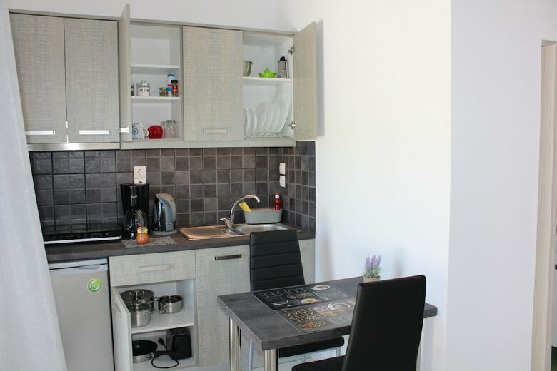 Aaron Studios Apartments