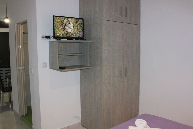 Aaron Studios Apartments