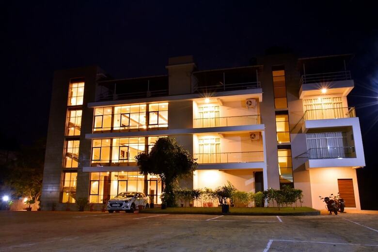 Hotel Sadhana Executive
