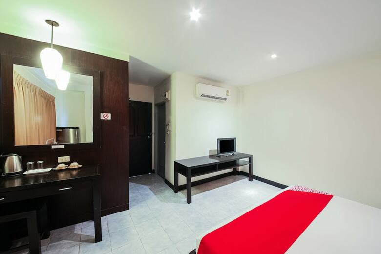 Hotel Oyo 244 Roar Inn Patong