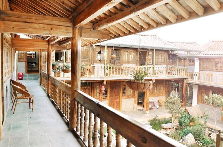 Hotel Tourists Courtyard