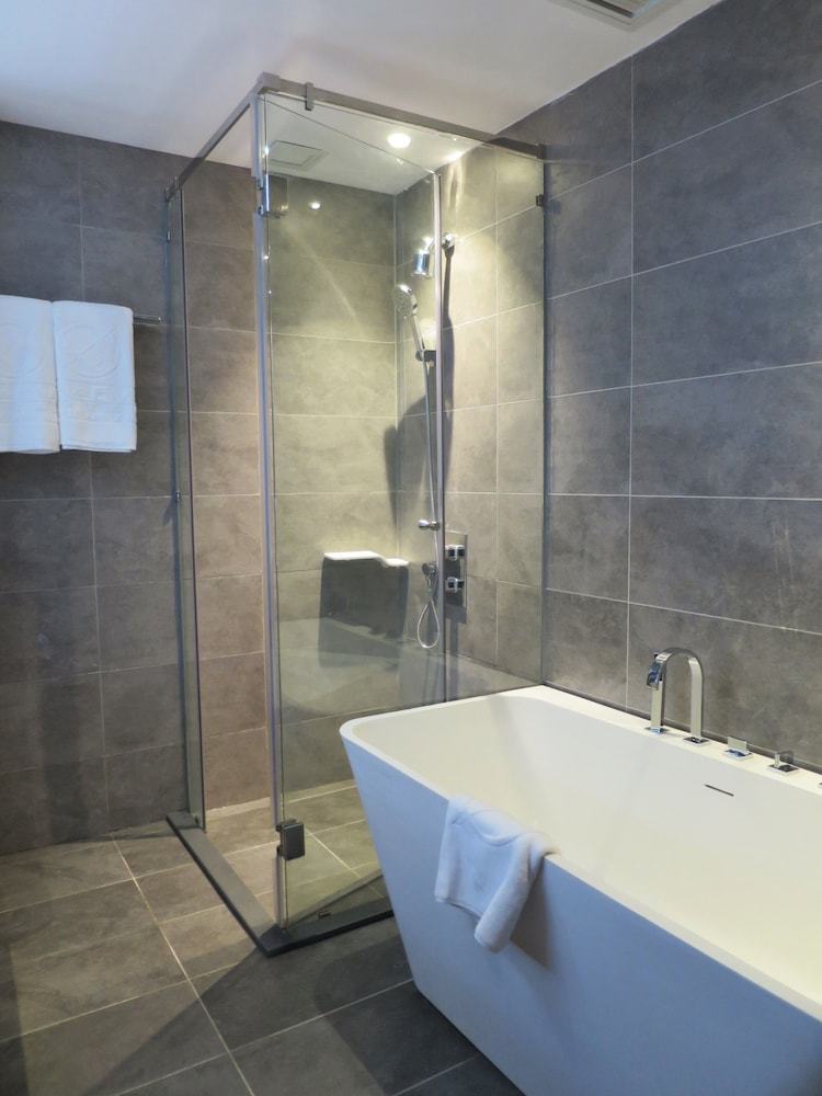 A&em Art Hotel