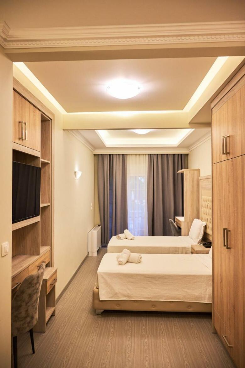 Famissi Eden Hotel