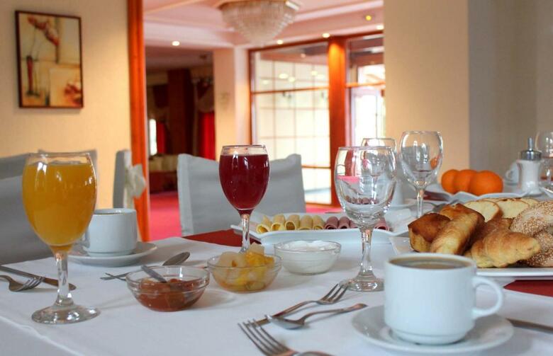 Famissi Eden Hotel