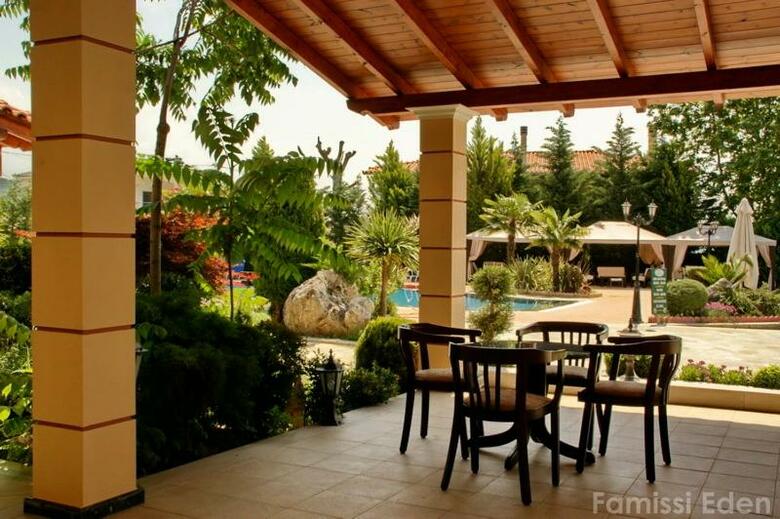 Famissi Eden Hotel
