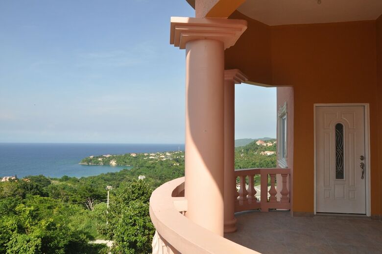 Sun Rise Luxurious Condos By The Vacation Casa