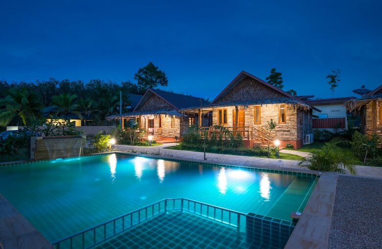 Pinthong Aonang Villa