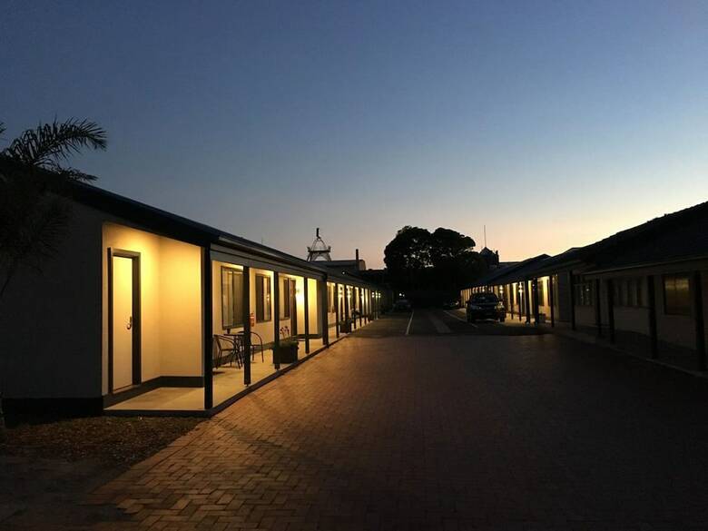 Lakeside Motel Waterfront