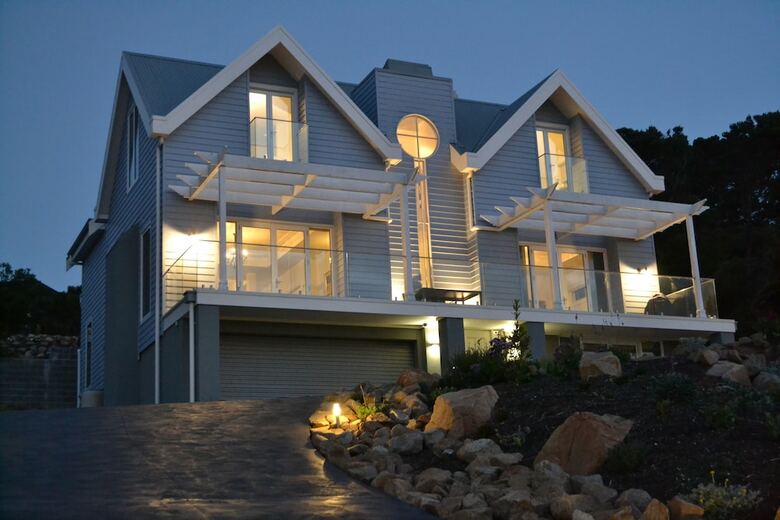Bed & Breakfast Sapphire Shores Luxury Retreat