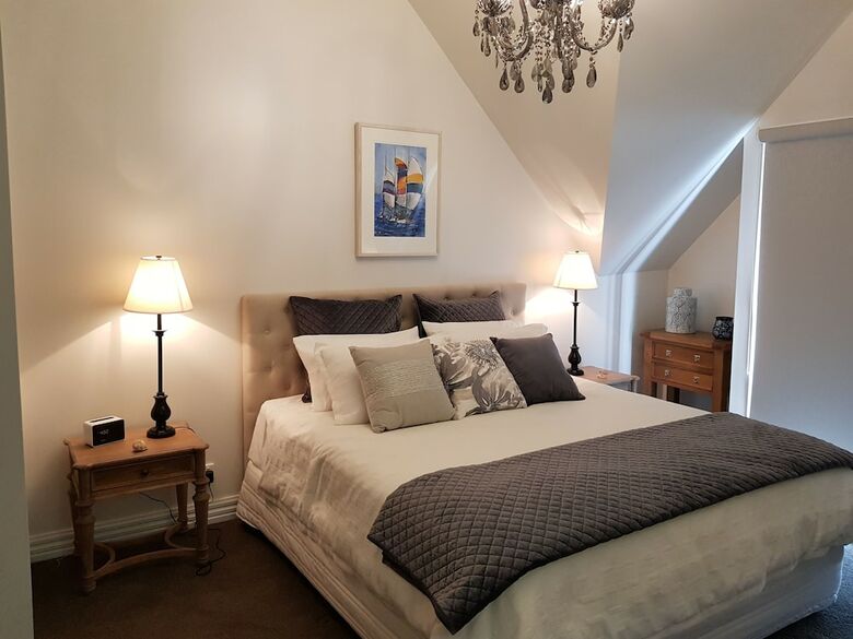 Bed & Breakfast Sapphire Shores Luxury Retreat