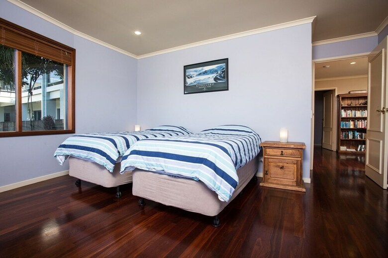 Tura Beach House On Pacific Way