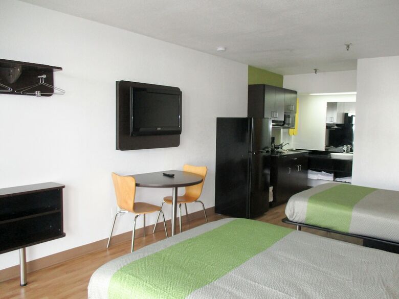 Hotel Motel 6 Alexandria - South
