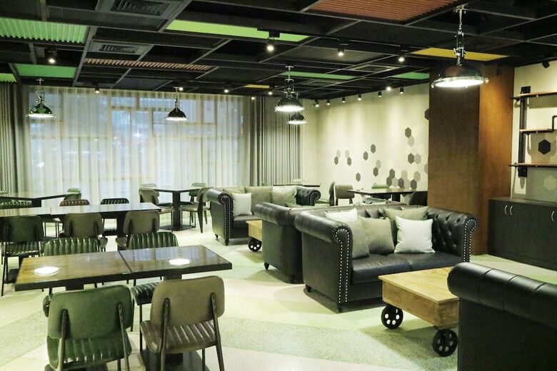 Green World Triplebeds Hotel