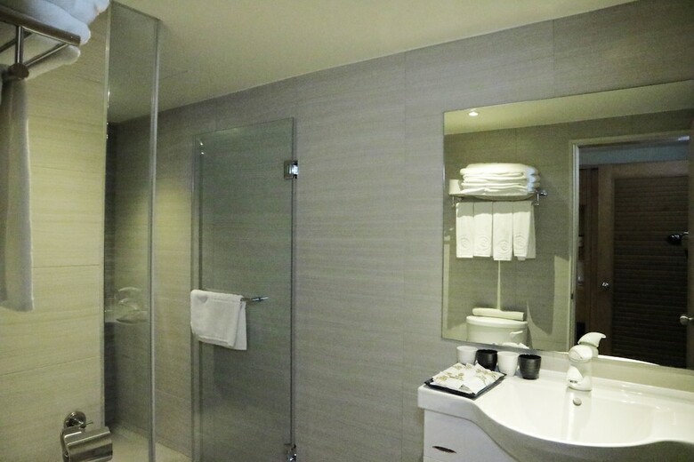 Green World Triplebeds Hotel