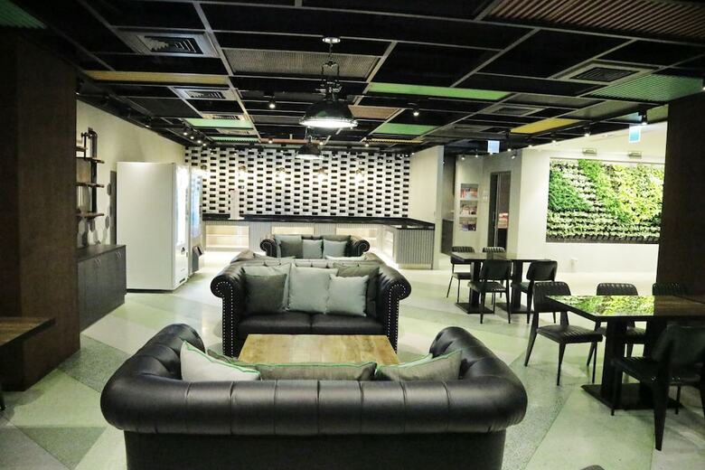 Green World Triplebeds Hotel