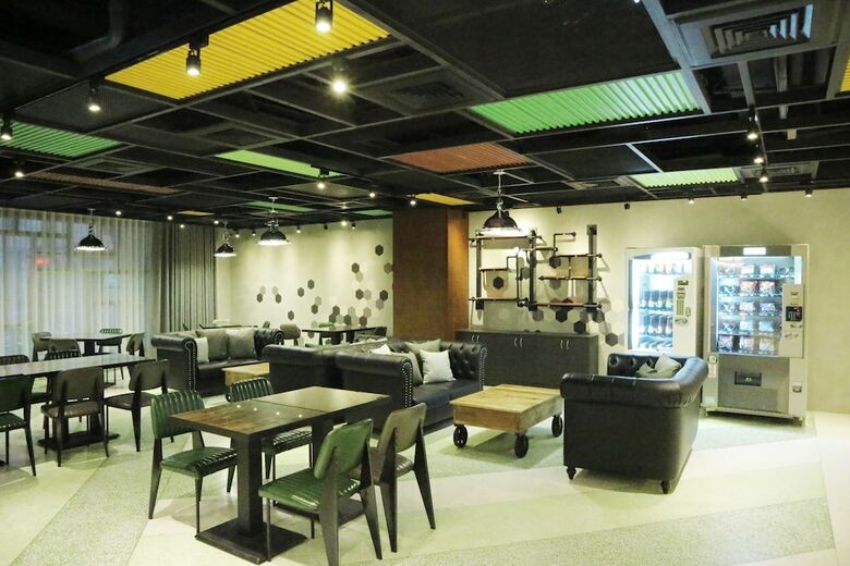 Green World Triplebeds Hotel