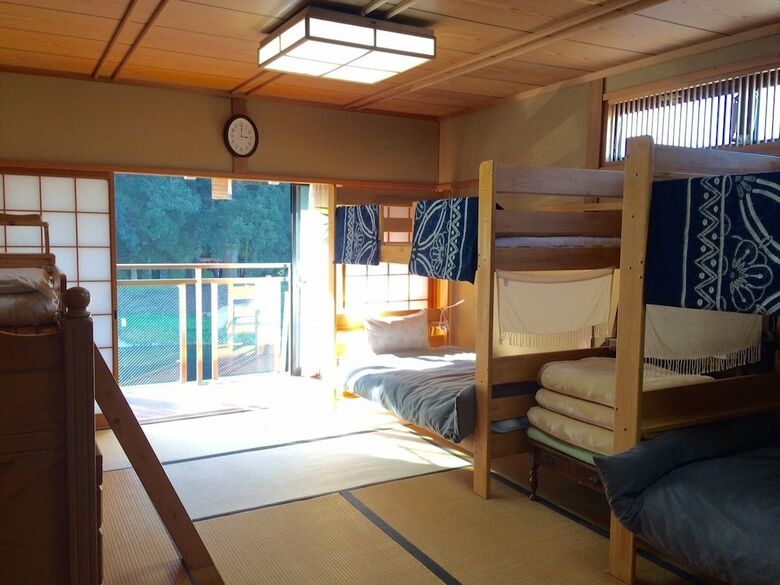 Hotel Yasuragi Guest House & Bar