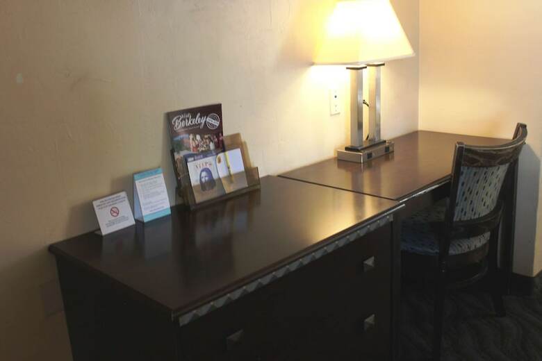 Motel Super 8 By Wyndham Berkeley