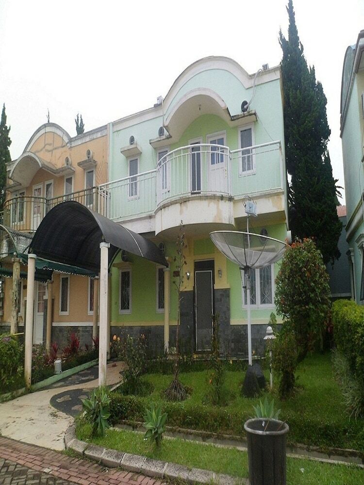 Villa Kota Bunga Mawar