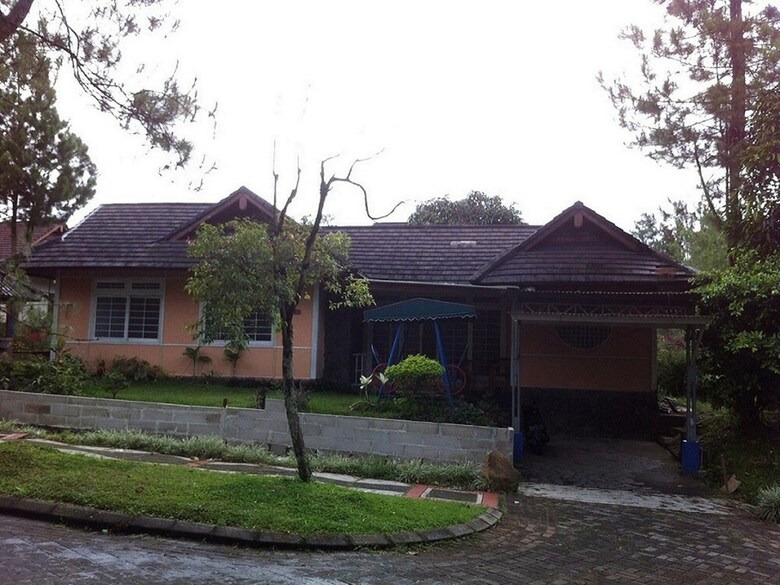 Villa Kota Bunga Allamanda