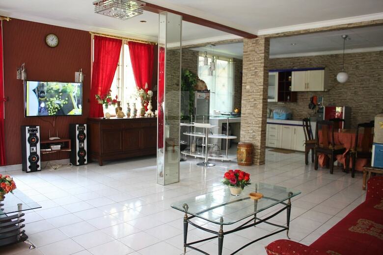 Villa Kota Bunga Sakura