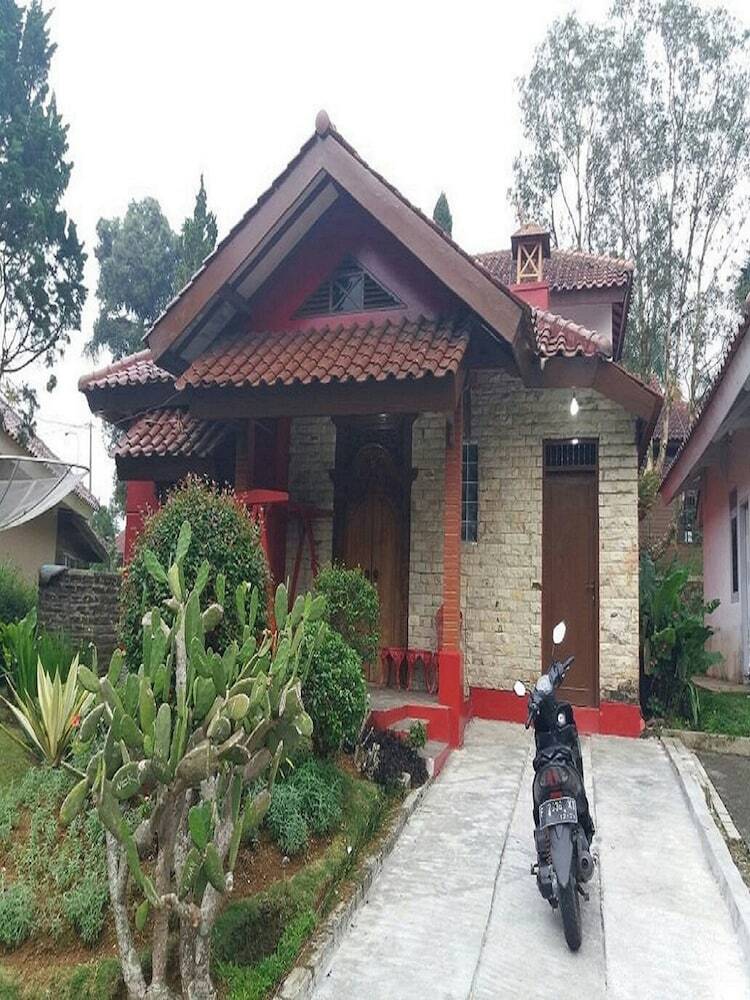 Villa Kota Bunga Sakura