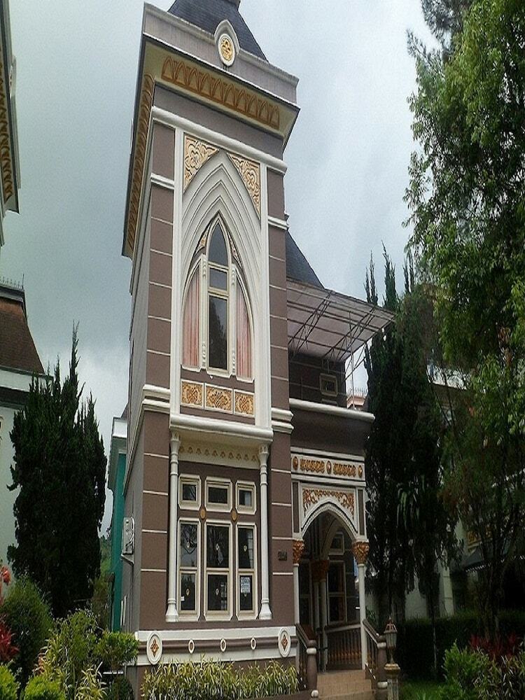 Villa Kota Bunga Sakura