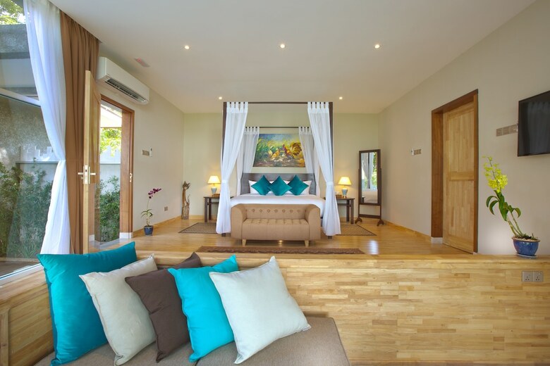 Hotel Ambong Pool Villas