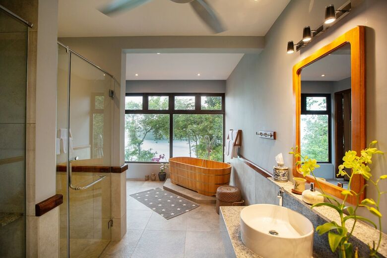 Hotel Ambong Pool Villas