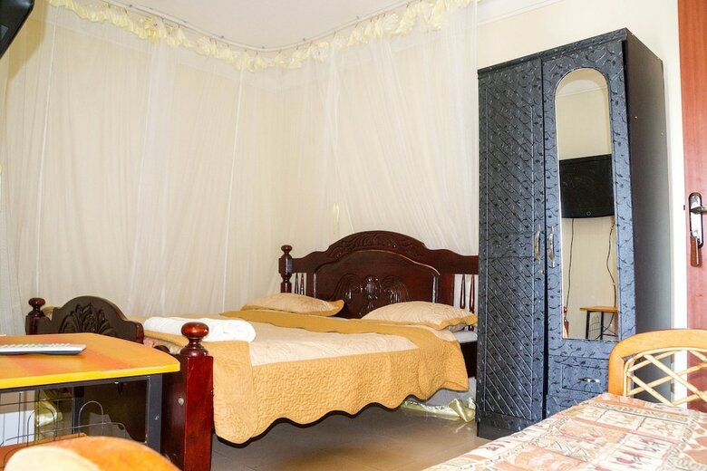 Alcom Hotel