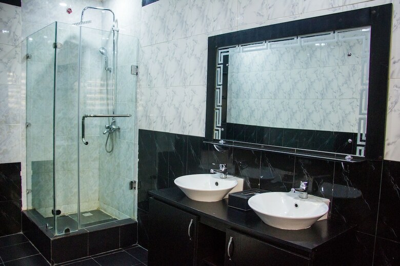 Hotel Bravehearts Courts