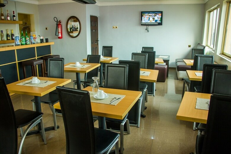 Hotel Tivoli Residence & Bar