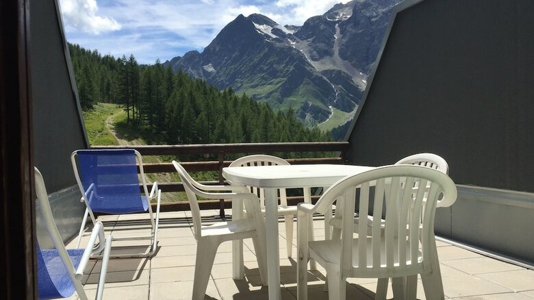 Front Ski Slope Cervinia Apartments