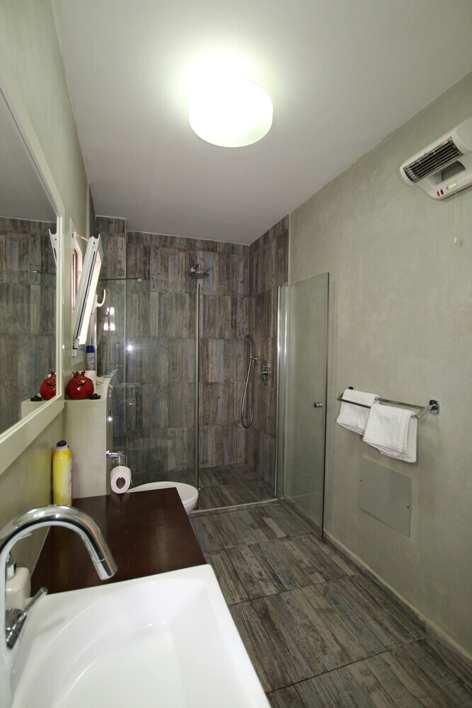 The Seasons Beach Apartment 2