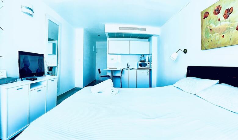 The Seasons King David Apartment