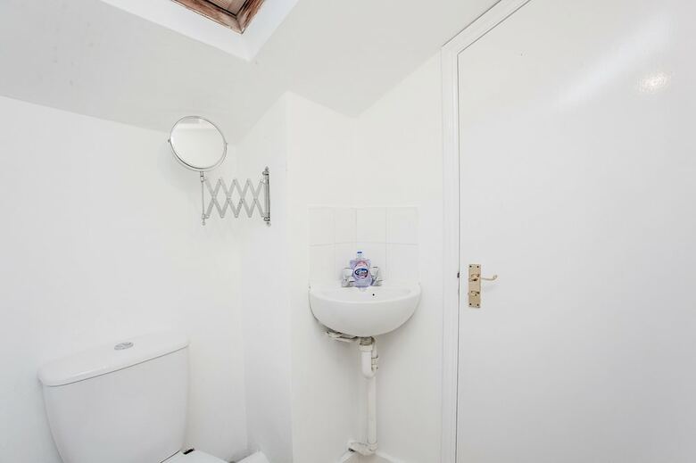Elegant Victorian 3 Bed Home Near Hammersmith