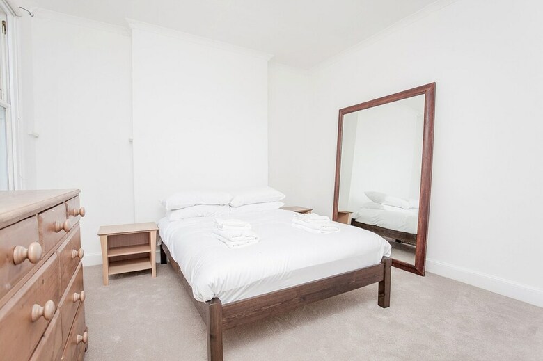 Elegant Victorian 3 Bed Home Near Hammersmith
