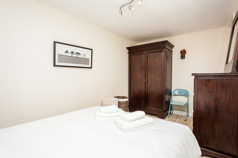 Stunning Spacious South London 1 Bed Apartment With Balcony