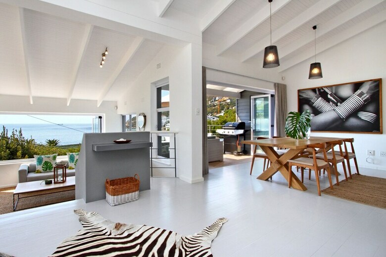 Bungalow On 4th - Three Bedroom House, Sleeps 6