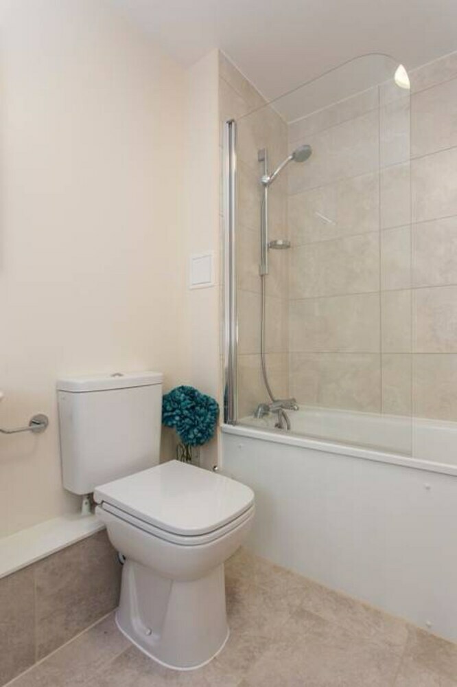 Luxury 1 Bed Apartment With Balcony In Greenwich