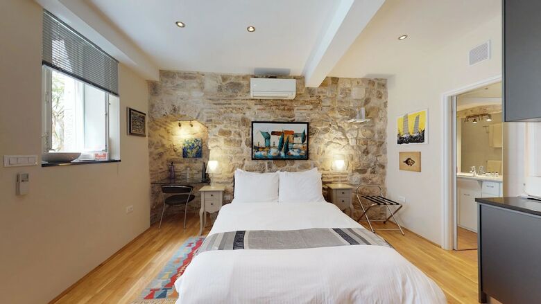 Riva And Diocletian Apartments