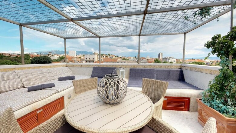 Riva And Diocletian Apartments