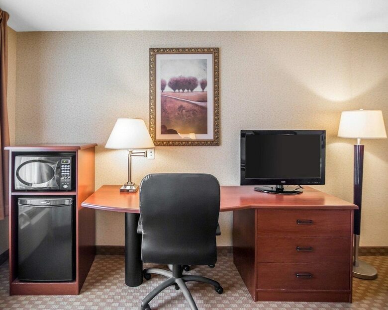 Hotel Rodeway Inn & Suites