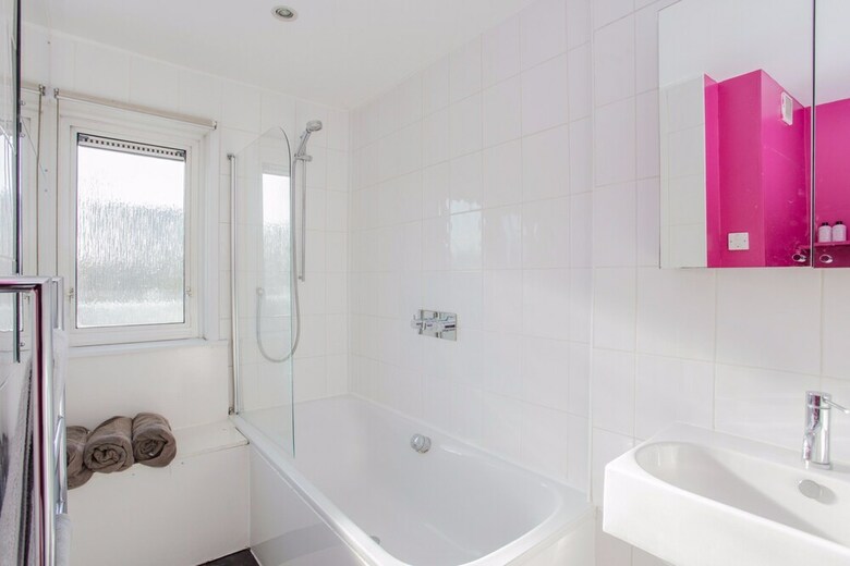 Apartamentos 2 Bedroom Flat In Whitechapel With Large Balcony