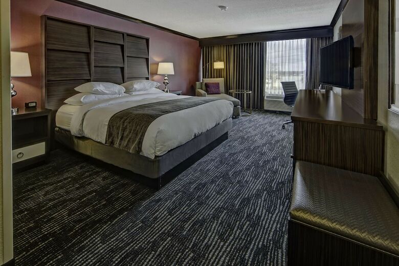 Doubletree By Hilton Hotel Decatur Riverfront