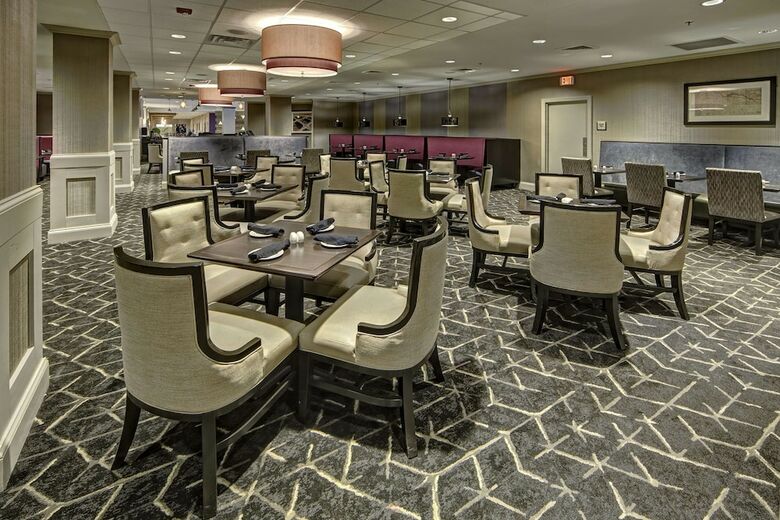 Doubletree By Hilton Hotel Decatur Riverfront