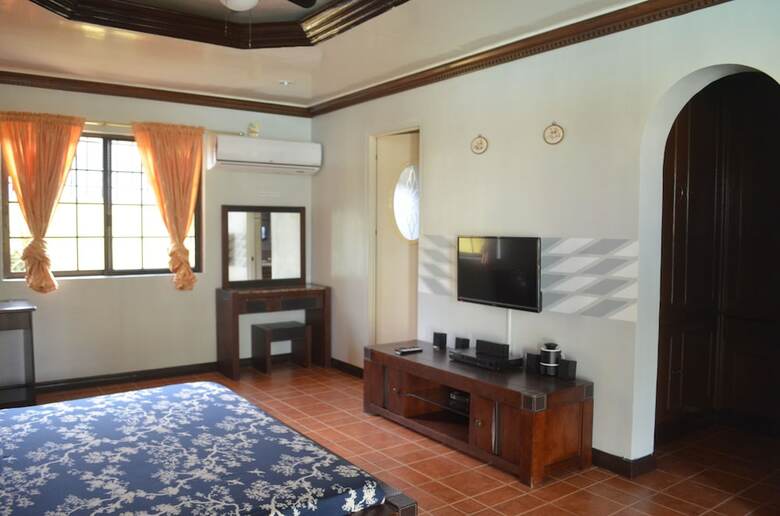 Kim Beatriz Compound