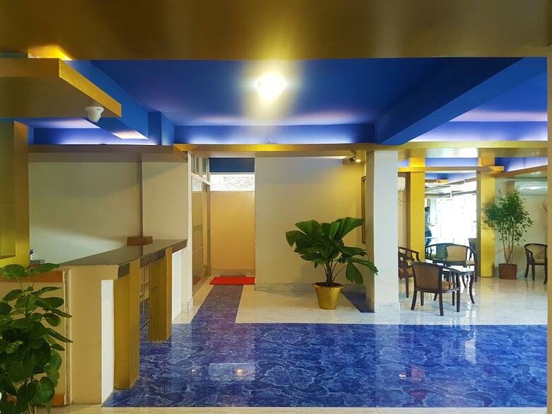 Hotel Lake Wood Residency